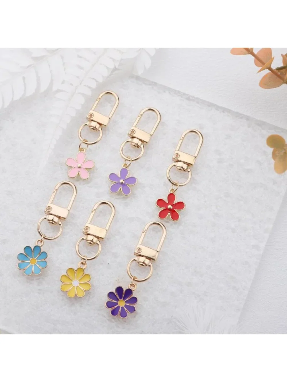 24 Pcs Cute Flower Keychains - Aesthetic Daisy Enamel Charms for Handbag & Purse